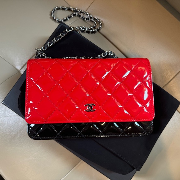 CHANEL Handbags - CHANEL▪️ Quilted Bi-Color Wallet On Chain WOC red/black